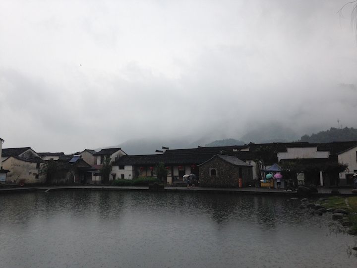 雨中龙门古镇, 最近烟雨江南见的有点多